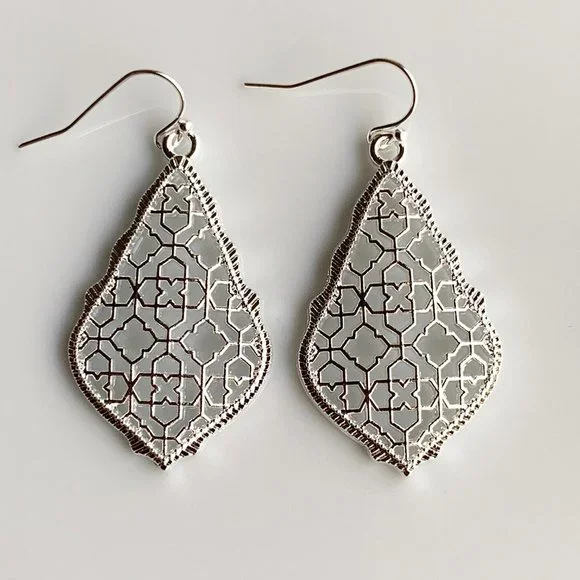 NEW Leaf Filigree Earrings (silver) - Picture 4 of 7